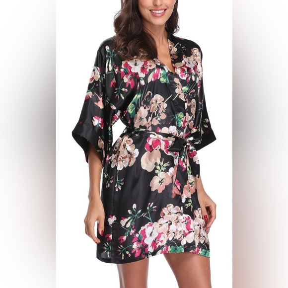 Kimono short satin robe Black with floral pattern size small - Picture 4 of 6